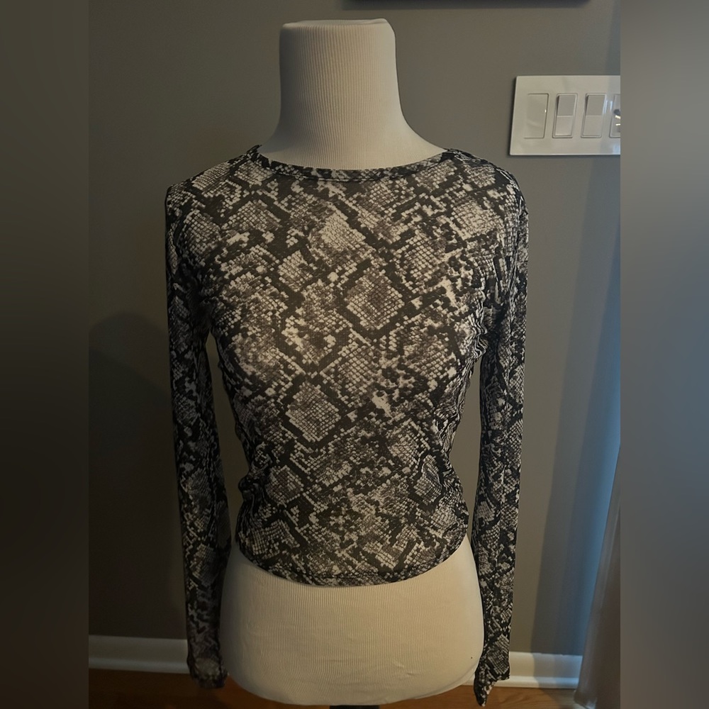 🖤Garage Sheer Snake Print Long Sleeve🖤